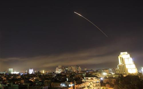 (VIDEO) BUK" I "PANCIR-S" OČI U OČI SA IZRAELSKIM F 16 - POBEDNIK SE UNAPRED ZNA?! Izraelci uporno reketiraju Siriju, Rusi uporno obaraju projektile!